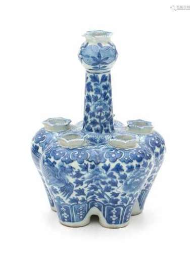 A Chinese blue and white tulip vase, decorated phoenix. 19/20th centuryheight 24 cm.- - -29.00 %