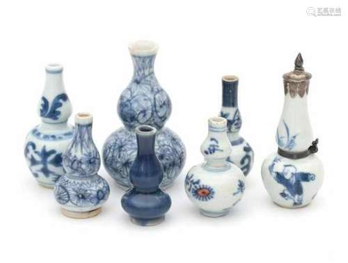 Seven miniature Chinese blue and white double gourd vases. 18/19th century.height 4 - 7 cm.- - -29.