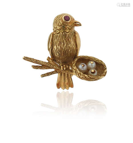 A French gold bird brooch