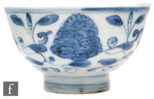 A Chinese Kangxi (1652-1722) period blue and white bowl of 'U' form rising from a high linear design