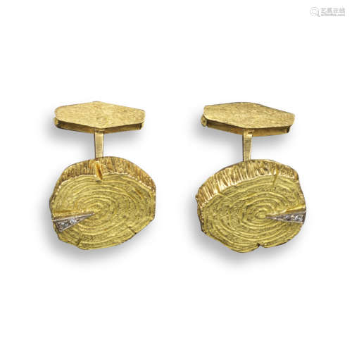 A pair of gold and diamond wooden design cufflinks