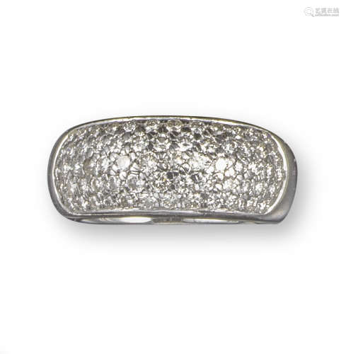 A diamond bombé ring