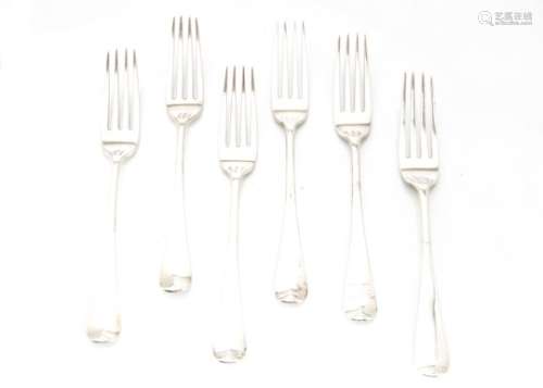 A set of nine George III silver dinner forks and four others, Old English pattern bearing family