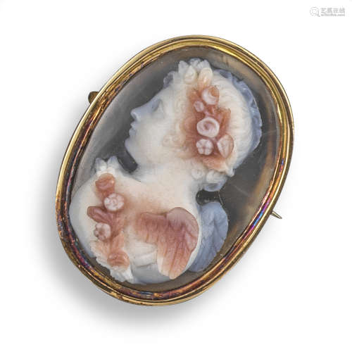 A Victorian carved hardstone cameo brooch