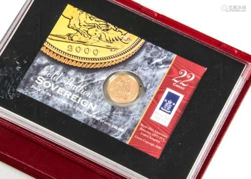 A modern Royal Mint Gold Sovereign, the gold bullion 2000 sovereign in a presentation pack marked