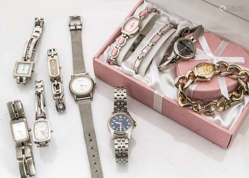 A large collection of ladies fashion watches, many varieties of quartz watches, approx 100