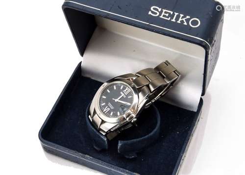 A modern Seiko quartz stainless steel gentleman's wristwatch, 39mm case, marked Perpetual