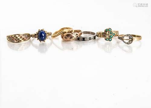 Four 9ct gold dress rings, comprising a three coloured basket example, a lapis lazuli ring, a