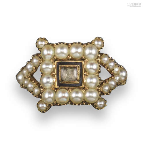 A Regency seed pearl-set gold mourning ring