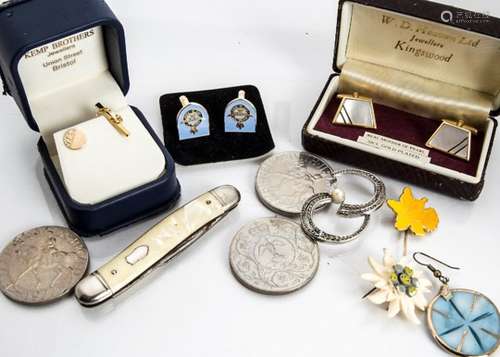 A quantity of gold, silver and costume jewellery, including a 9ct gold stick pin, a silver and