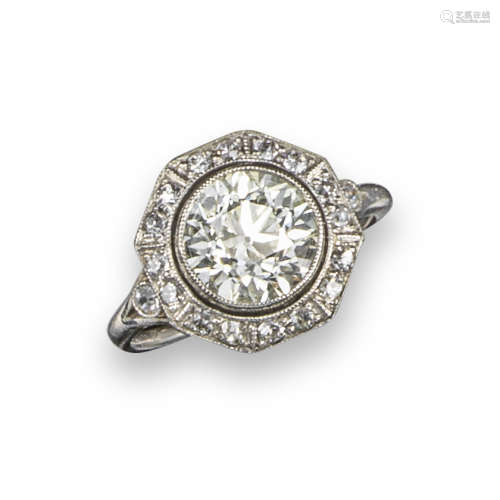 An Art Deco diamond cluster ring