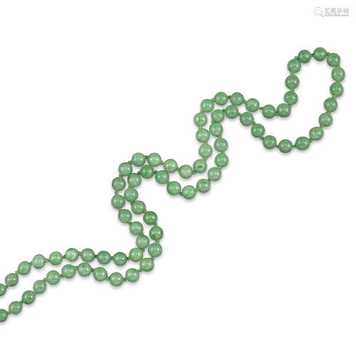 A single-row jadeite jade bead necklace