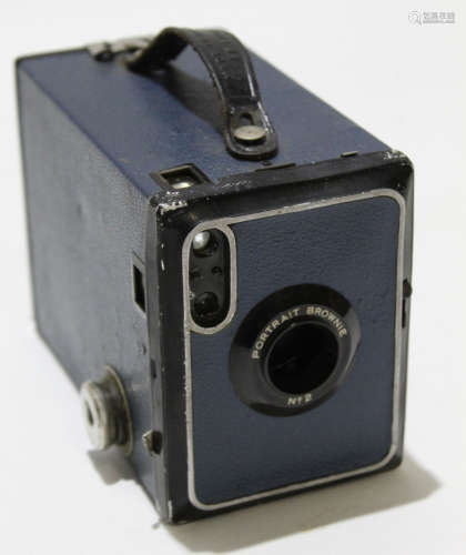 Portrait Brownie No 2 box camera in original case