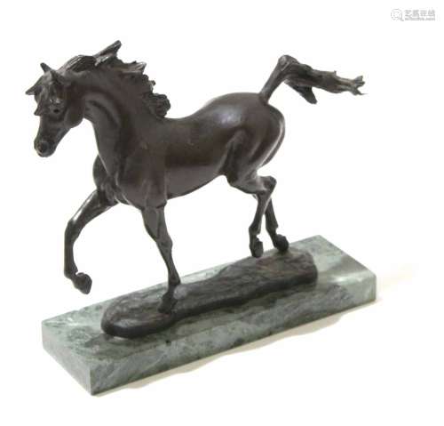 Spelter figure of a horse on marble signed base, the figure signed Osborne, dated 87, 20cm long