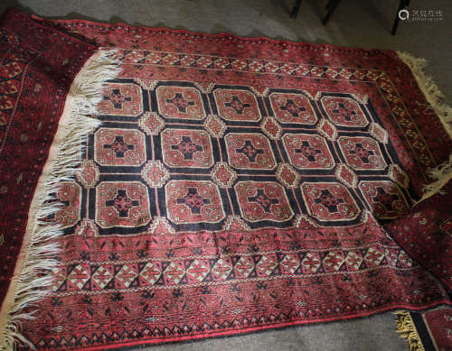 Modern Caucasian wool carpet, central panel of 21 geometric lozenges within a multi-gull border,