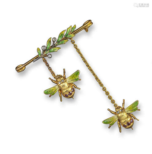 An early 20th century bee brooch