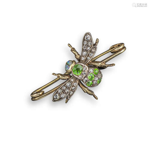 A Victorian gem-set bee brooch