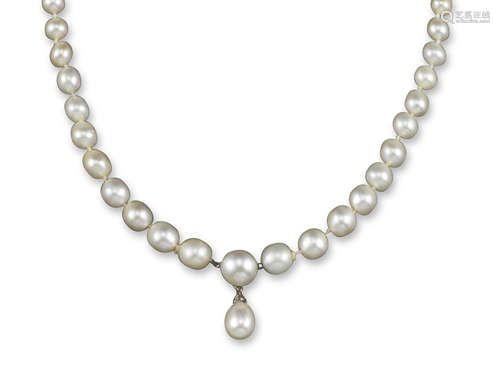 A single-row natural pearl necklace