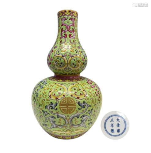清代 珐琅彩寿字花卉纹葫芦瓶