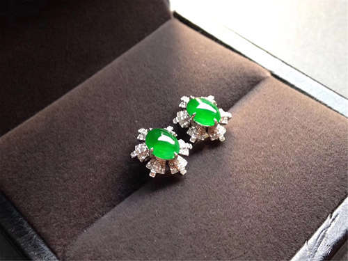 18K WHITE GOLD DIAMOND NATURAL JADEITE EARRINGS