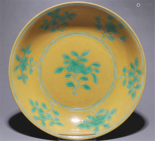 CHINESE PORCELAIN YELLOW GLAZE GREEN PAINTED FRUIT PLATE