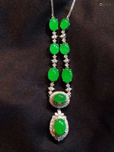 18K WHITE GOLD DIAMOND NATURAL JADEITE NECKLACE