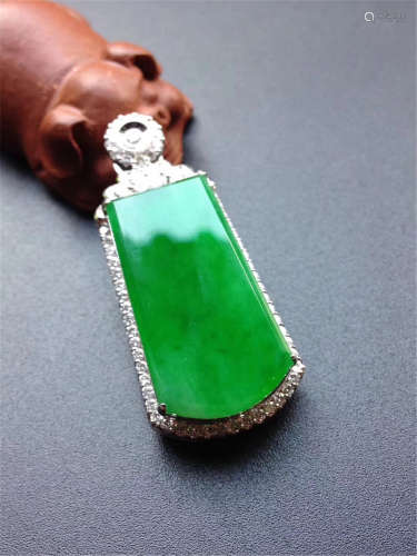 18K WHITE GOLD DIAMOND NATURAL JADEITE PLAQUE PENDANT