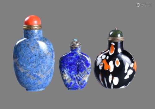 ϒ A group of three Chinese snuff bottles