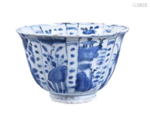 A Chinese blue and white Kraak deep bowl
