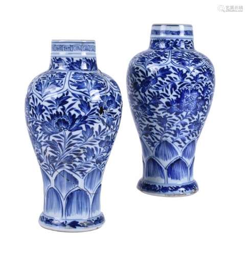 A pair of Chinese blue and white vases