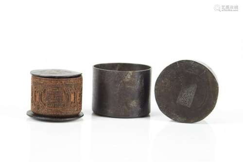 CHINESE AGARWOOD CARVED THUMB RING WITH METAL BOX