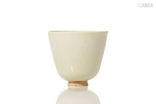 CHINESE TANG WHITE GLAZED PORCELAIN CUP