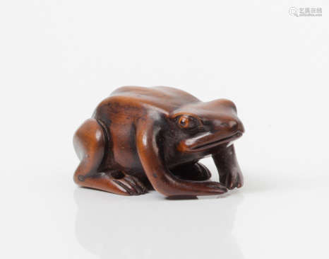 Netsuke en bois représentant une crapaud, une cavi…