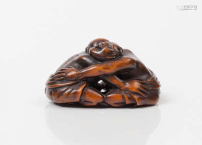 Netsuke en bois représentant deux lutteurs de sumo…