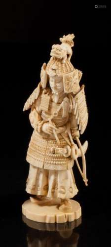 Okimono en ivoire, représentant un samouraï en arm…