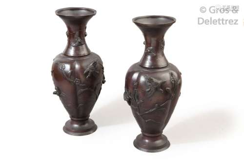 Paire de vases de forme balustre en bronze de pati…