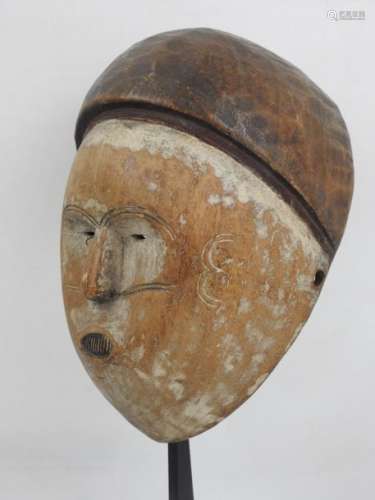 Masque Fang, Gabon. \nBois sculpté et scarifié, pig…