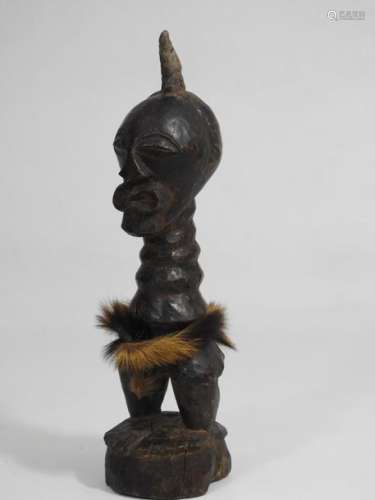 Statuette masculine à corne fétiche, Songye, Répub…