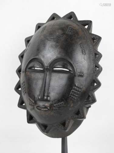 Masque Baoulé, Côte d’Ivoire. \nBois, patine noire.…
