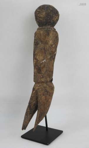 Statuette Moba, Togo. \nBois, traces de libations. …