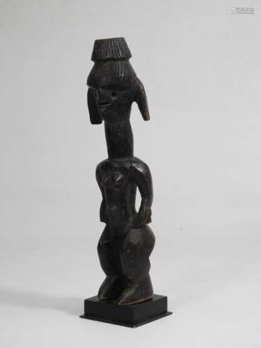 Statuette féminine, région de la Moyenne Bénoué, N…