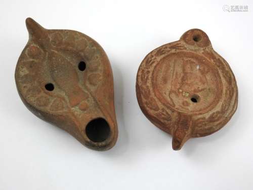Deux lampes à huile de style romain et byzantin. A…