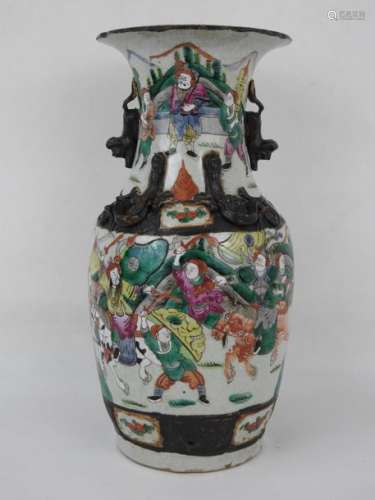 CANTON XIX ème siècle : Vase en porcelaine à décor…
