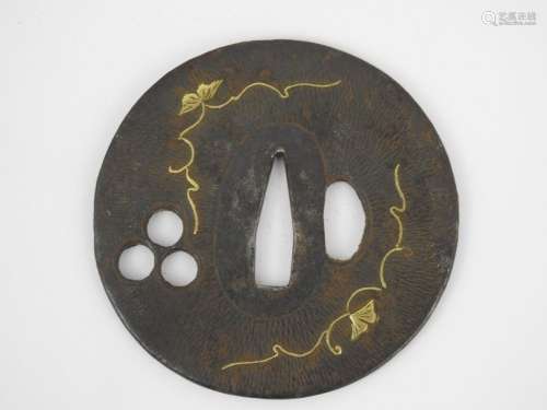 JAPON : Tsuba circulaire en bronze à décor de fleu…