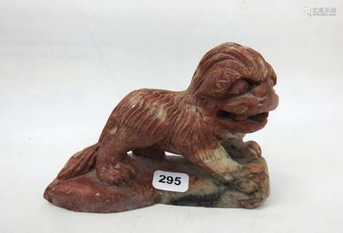 LION en pierre dure sculptée. Haut : 8 cm. Larg : …