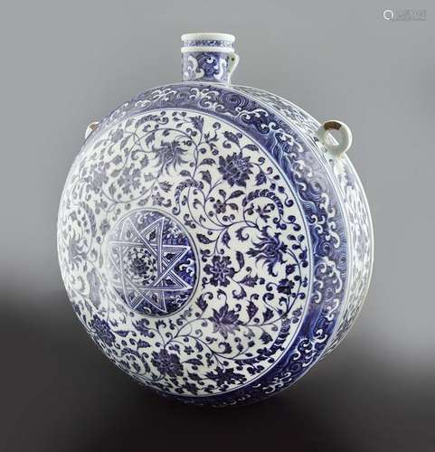 RARE & IMPORTANT CHINESE BLUE & WHITE FLASK, BIANHU