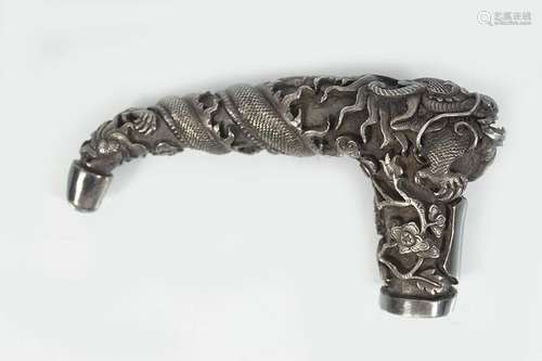 19TH-CENTURY CHINESE SILVER WALKING STICK HANDLE