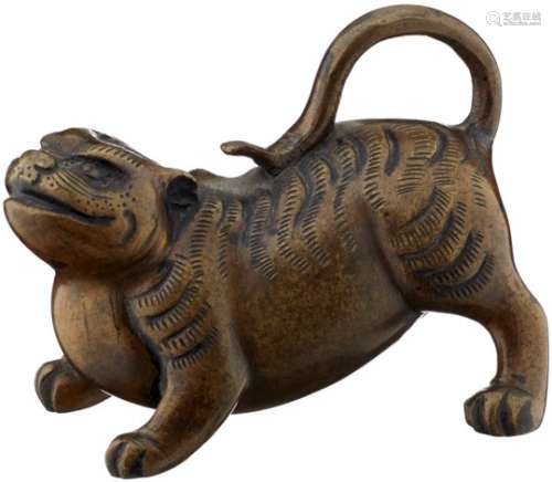 Kleine TierfigurJapan Edo-Periode 18./19. Jh. Helle Bronze eines gedrungenen Tigers.