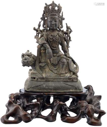 Guanyin auf FabeltierChina Ming 16./17. Jh. Bronze mit dunkler Patina und Resten einer