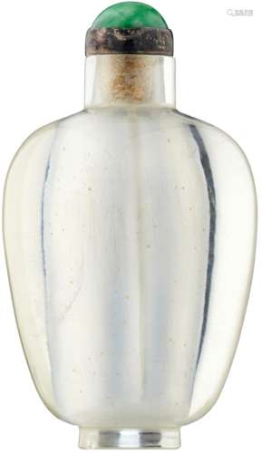 Kristall Snuff bottleChina um 1900. Bergkristall. Löffelchen und Stopper aus Silber mit Jadeperle.